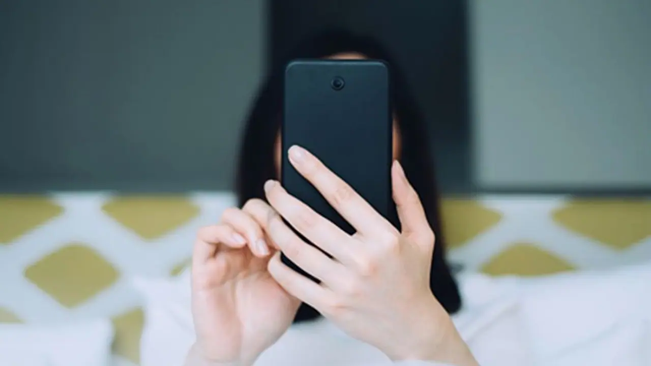 വിവാഹേതര ബന്ധം തെളിയിക്കാന്‍ രഹസ്യമായി ഫോണ്‍ കോള്‍ റെക്കോര്‍ഡ് ചെയ്യാമോ? ഹൈക്കോടതി ഉത്തരവ് ഇങ്ങനെ...