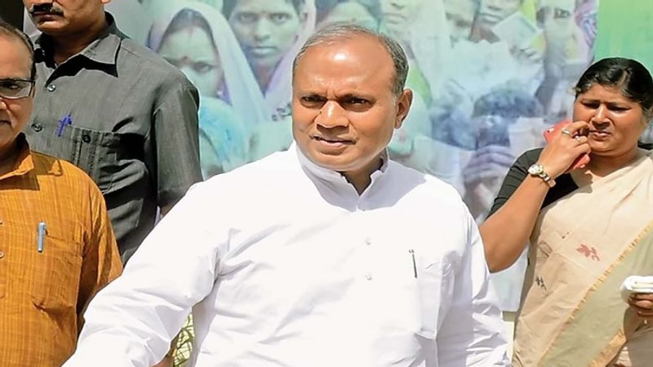 സ്വത്തുവിവരങ്ങൾ നൽകാൻ ആവശ്യപ്പെട്ടതിന് പിന്നാലെ മുൻകേന്ദ്രമന്ത്രി ജെഡിയുവിൽ നിന്ന് രാജിവെച്ചു