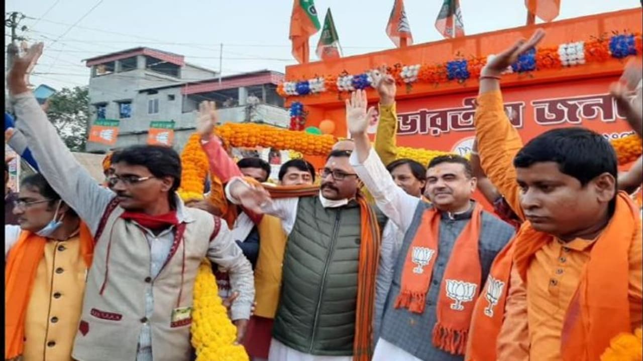 'আমপানের টাকা চোর, তোলাবাজ ভাইপো হটাও', দাঁতন থেকে তৃণমূলকে তীব্র আক্রমণ শুভেন্দুর