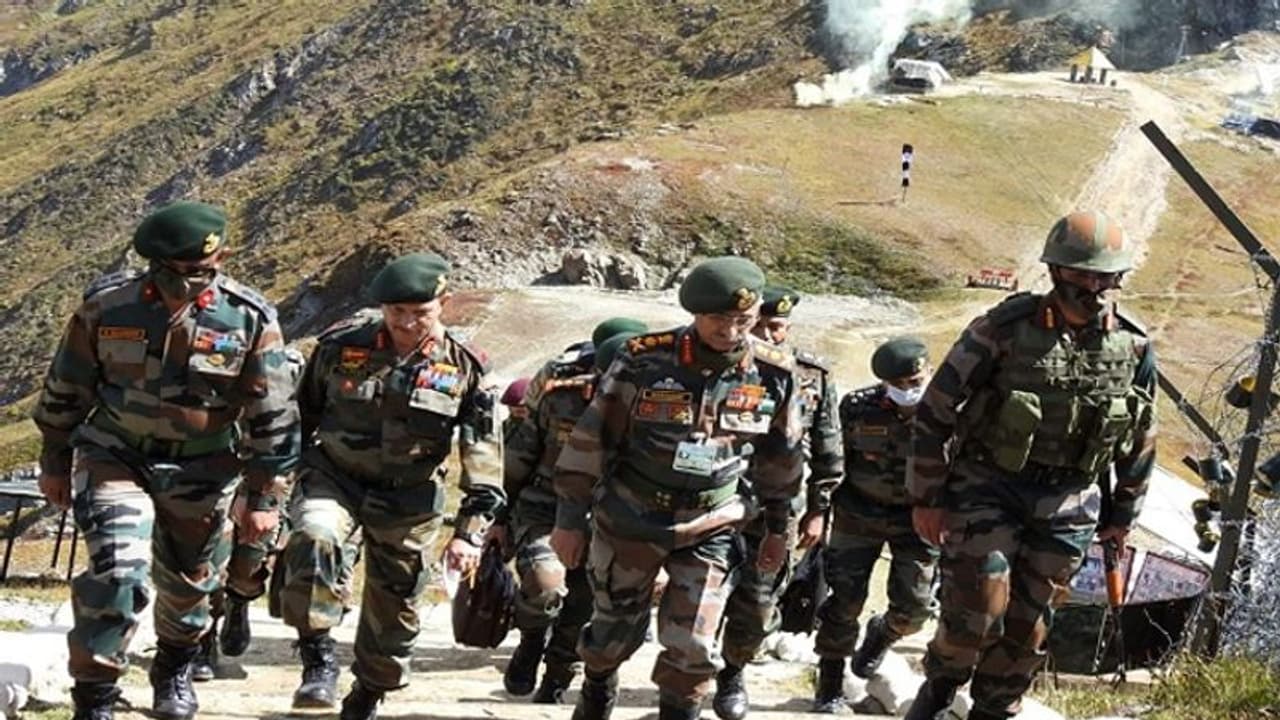 भारतीय सेना के कमांडर ने POK में 250 आतंकी मौजूद होने का किया दावा, इमरान सरकार पर साधा निशाना भारतीय सेना के कमांडर ने POK में 250 आतंकी मौजूद होने का किया दावा, इमरान सरकार पर साधा निशाना