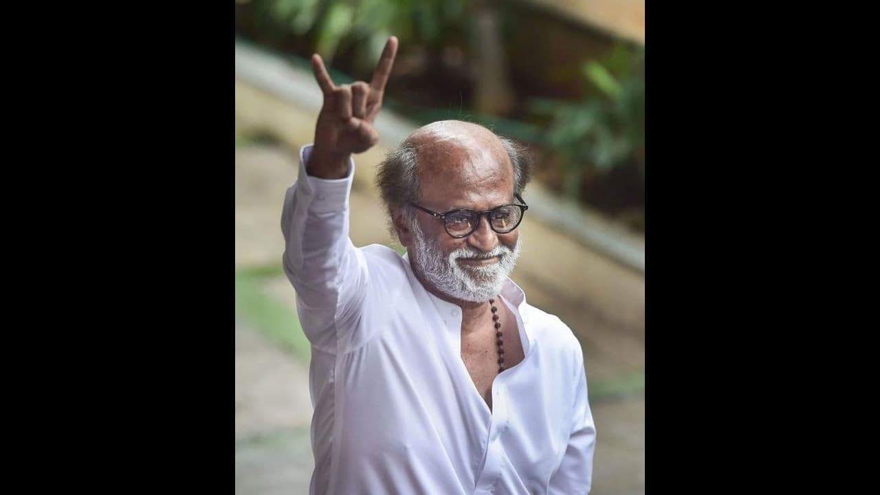 திமுகவுக்கு நாங்கள் எதிரி... இறங்கி வேலைசெய்யும் ரஜினி ரசிகர்கள்..! திமுகவுக்கு நாங்கள் எதிரி... இறங்கி வேலைசெய்யும் ரஜினி ரசிகர்கள்..!