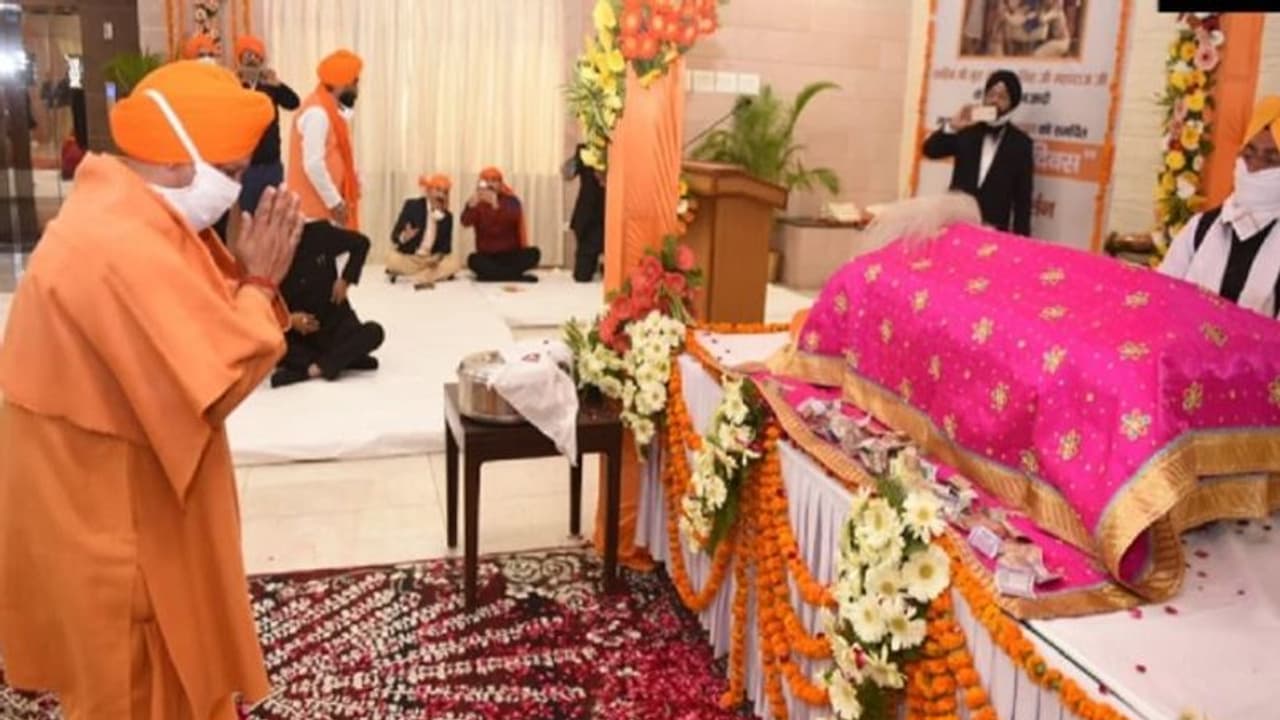 ಉತ್ತರ ಪ್ರದೇಶ ಪಠ್ಯದಲ್ಲಿ ಸಿಖ್ ಗುರುಗಳ ತ್ಯಾಗ ಮತ್ತು ಬಲಿದಾನ ಉತ್ತರ ಪ್ರದೇಶ ಪಠ್ಯದಲ್ಲಿ ಸಿಖ್ ಗುರುಗಳ ತ್ಯಾಗ ಮತ್ತು ಬಲಿದಾನ