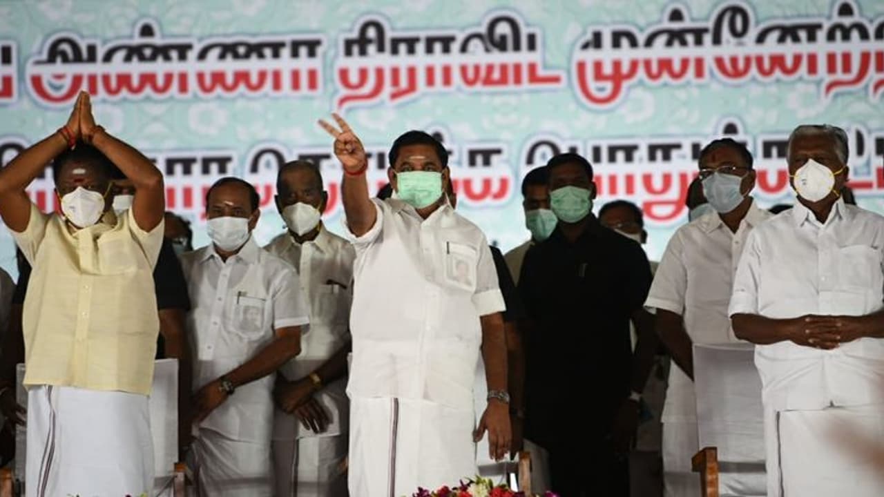 எதுக்கு இவ்வளவு வீராப்பு... பாஜகவை வழிக்கு வரவைத்த கே.பி.முனுசாமி... ஓங்கிய எடப்பாடி பழனிசாமி கை...! எதுக்கு இவ்வளவு வீராப்பு... பாஜகவை வழிக்கு வரவைத்த கே.பி.முனுசாமி... ஓங்கிய எடப்பாடி பழனிசாமி கை...!