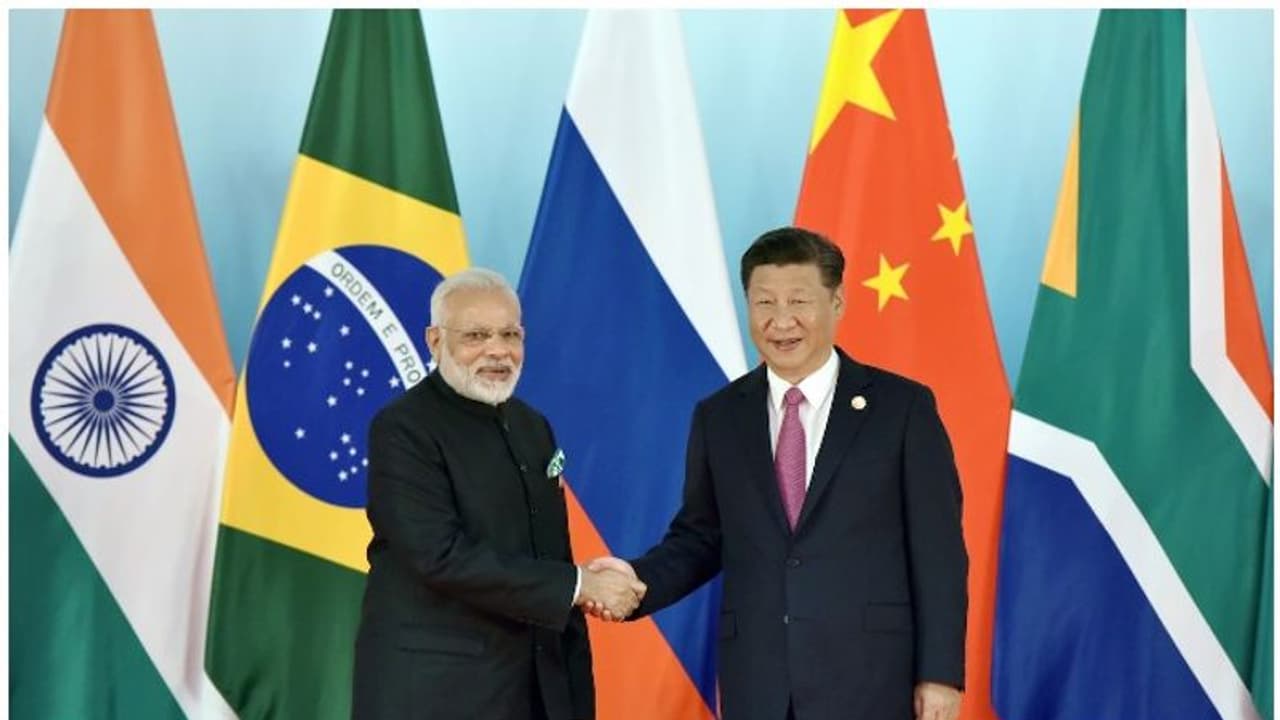 മഹാമാരി ചൈനയെ തുണച്ചോ, അമേരിക്കയെ മറികടന്ന് വലിയ സാമ്പത്തികശക്തിയാകുമെന്ന് റിപ്പോർട്ട്, ഇന്ത്യയുടെ സ്ഥാനം? മഹാമാരി ചൈനയെ തുണച്ചോ, അമേരിക്കയെ മറികടന്ന് വലിയ സാമ്പത്തികശക്തിയാകുമെന്ന് റിപ്പോർട്ട്, ഇന്ത്യയുടെ സ്ഥാനം?