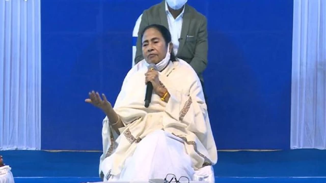 'চানক্য' 'পাণিনি'র মত মমতার শাসননীতি, মুখ্যমন্ত্রীর প্রশংসায় পঞ্চমুখ তৃণমূল সাংসদ 'চানক্য' 'পাণিনি'র মত মমতার শাসননীতি, মুখ্যমন্ত্রীর প্রশংসায় পঞ্চমুখ তৃণমূল সাংসদ