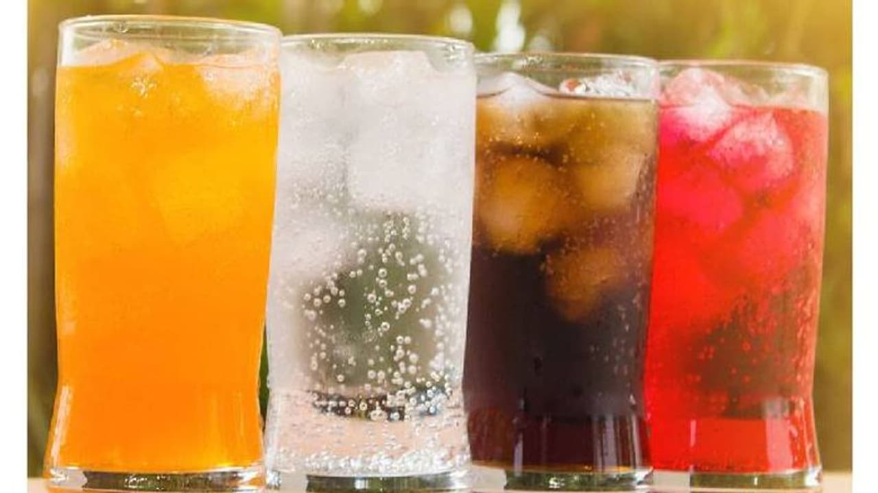 এই পাঁচ ধরনের পানীয় থেকে সাবধান, হতে পারে ১০ রকম ক্যান্সার এই পাঁচ ধরনের পানীয় থেকে সাবধান, হতে পারে ১০ রকম ক্যান্সার