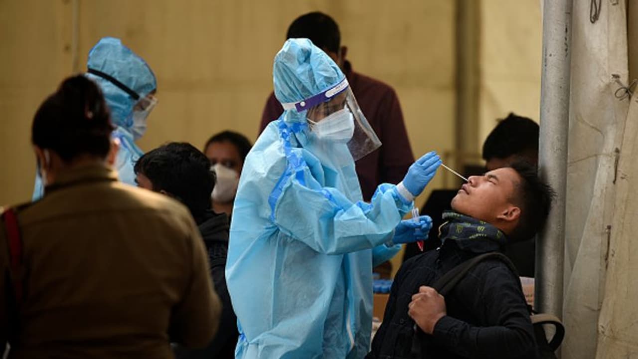 ఏపీలో భారీగా తగ్గిన కరోనా: మొత్తం కేసులు 8,86,066కి చేరిక ఏపీలో భారీగా తగ్గిన కరోనా: మొత్తం కేసులు 8,86,066కి చేరిక