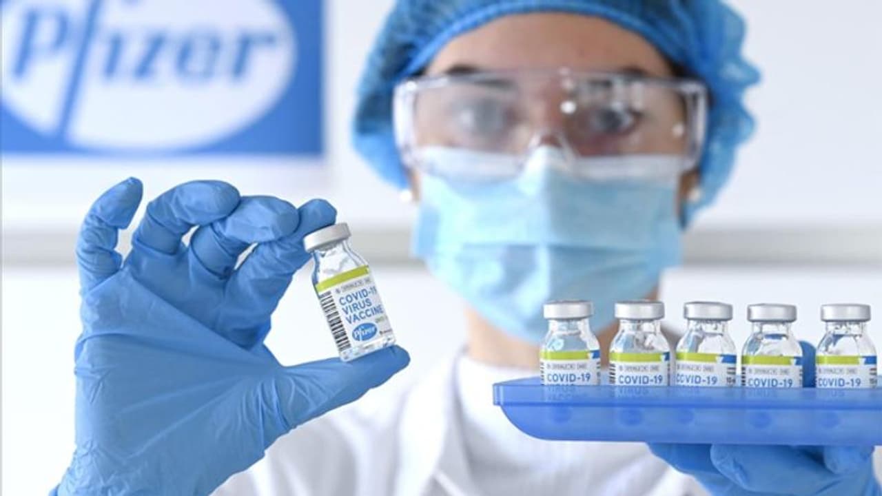 তবে কি ভ্যাক্সিনেও স্বস্তি নেই, ফাইজারের টিকা নেওয়ার ৮ দিন পরে করোনা আক্রান্ত নার্স তবে কি ভ্যাক্সিনেও স্বস্তি নেই, ফাইজারের টিকা নেওয়ার ৮ দিন পরে করোনা আক্রান্ত নার্স