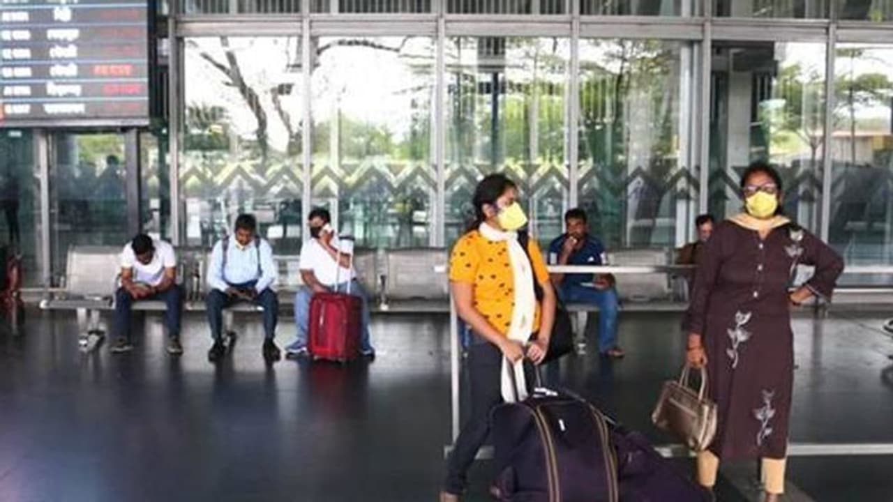 ఇండియాలో ప్రవేశించినస్ట్రెయిన్ : ఆరుగురికి కొత్త వైరస్, హైద్రాబాద్ లో ఇద్దరు ఇండియాలో ప్రవేశించినస్ట్రెయిన్ : ఆరుగురికి కొత్త వైరస్, హైద్రాబాద్ లో ఇద్దరు