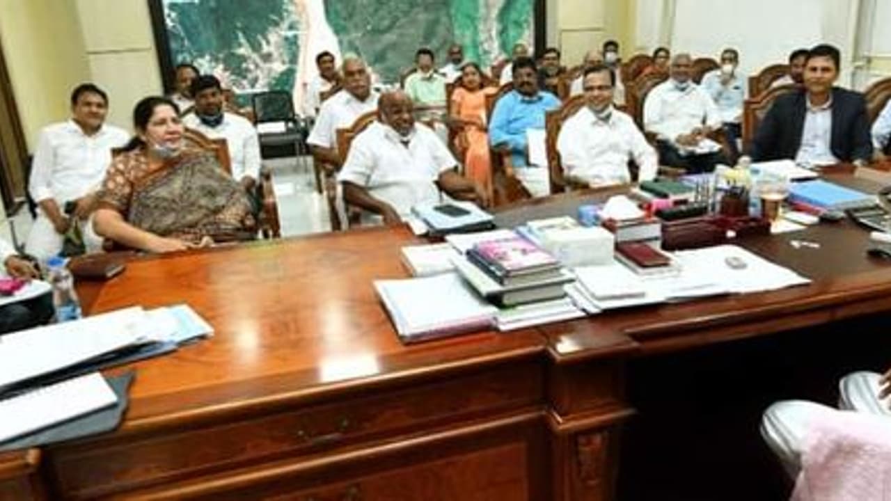 ఆక్సిజన్ కోసం ఇతర రాష్ట్రాలపై ఆధారపడొద్దు: కేసీఆర్