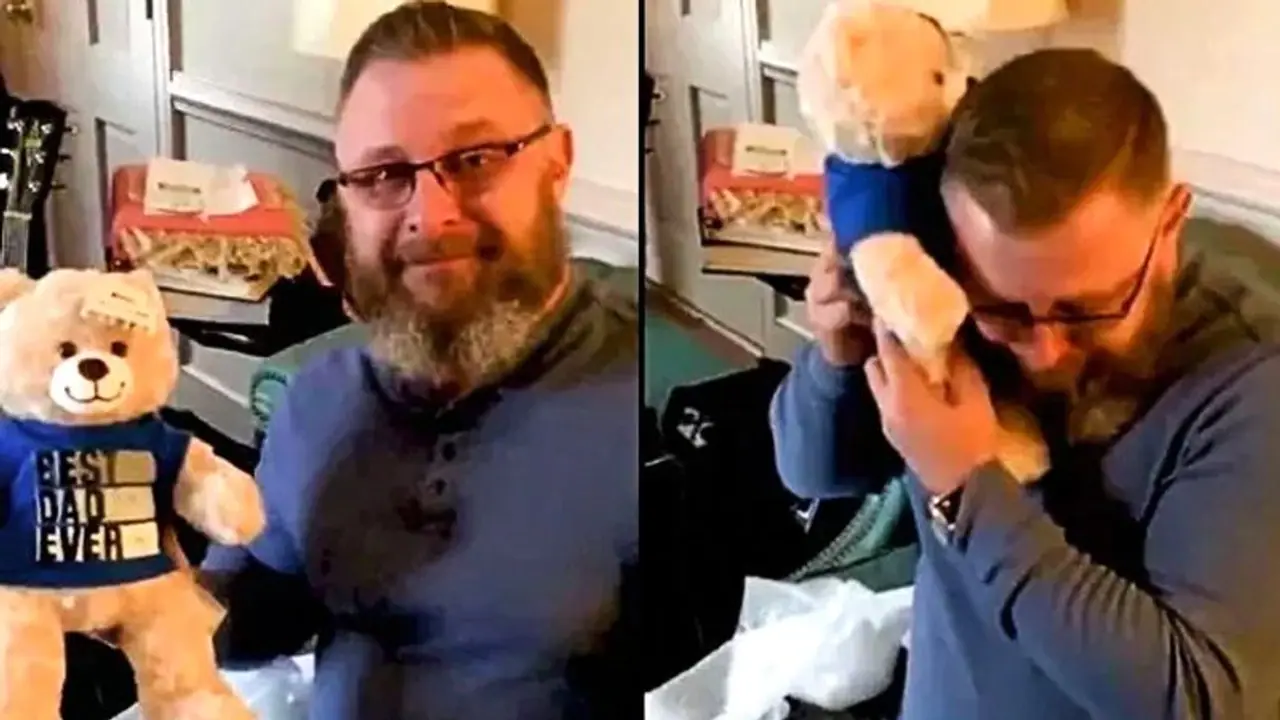 টেডি বিয়ারের বুকে মৃত ছেলের হৃৎস্পন্দন শুনতে পেলেন বাবা, ভাইরাল হল ভিডিও, দেখুন টেডি বিয়ারের বুকে মৃত ছেলের হৃৎস্পন্দন শুনতে পেলেন বাবা, ভাইরাল হল ভিডিও, দেখুন