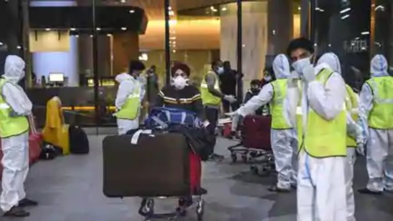 യുകെയിൽ നിന്ന് കർണാടകത്തിലെത്തിയ 15 പേർക്ക് കൊവിഡ് യുകെയിൽ നിന്ന് കർണാടകത്തിലെത്തിയ 15 പേർക്ക് കൊവിഡ്