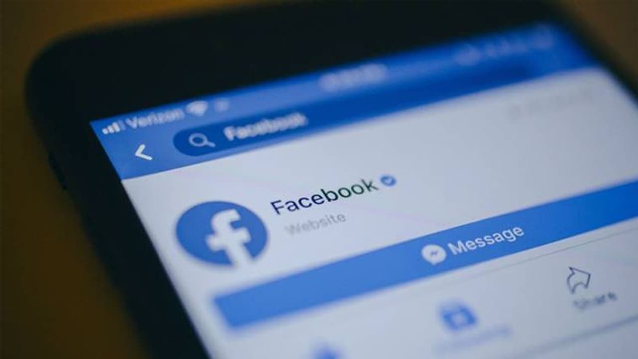 ഫേസ്ബുക്ക്, ട്വിറ്റർ പ്രതിനിധികളോട് ഹാജരാകാൻ പാർലമെന്ററി കമ്മിറ്റി ഫേസ്ബുക്ക്, ട്വിറ്റർ പ്രതിനിധികളോട് ഹാജരാകാൻ പാർലമെന്ററി കമ്മിറ്റി