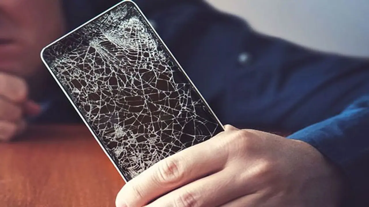 സ്മാര്ട്ട്ഫോണ് ഉപയോഗിക്കുന്നവര്ക്ക് ഇതിലും വലിയ സന്തോഷ വാര്ത്തയില്ല; സ്ക്രീനിലെ സ്ക്രാച്ച് ഒരു വിഷയമാകില്ല സ്മാര്ട്ട്ഫോണ് ഉപയോഗിക്കുന്നവര്ക്ക് ഇതിലും വലിയ സന്തോഷ വാര്ത്തയില്ല; സ്ക്രീനിലെ സ്ക്രാച്ച് ഒരു വിഷയമാകില്ല