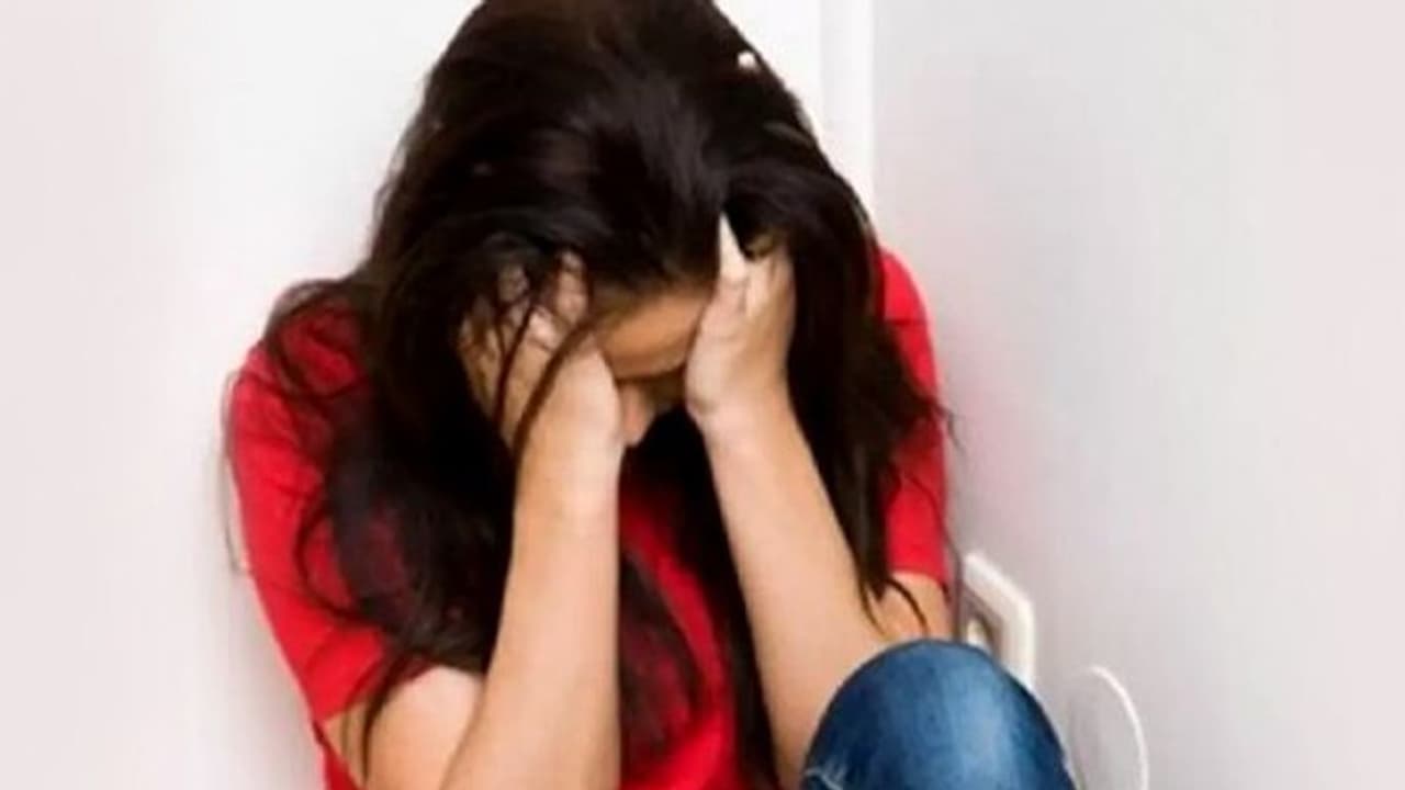 बेटी का दर्द: ऐसा बाप होने से अच्छा था पैदा करते ही मर जाता, जो बचपन जवानी और शादी के बाद भी करता रेप बेटी का दर्द: ऐसा बाप होने से अच्छा था पैदा करते ही मर जाता, जो बचपन जवानी और शादी के बाद भी करता रेप