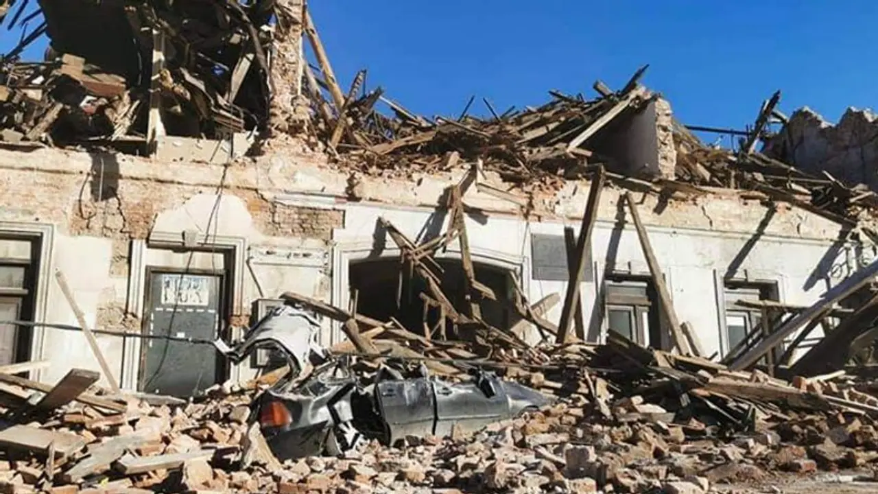 संसद से भागने लगे लोग, इमारतें हुईं तबाह; इस देश में लगातार दूसरे दिन आया भूकंप; देखें Photos संसद से भागने लगे लोग, इमारतें हुईं तबाह; इस देश में लगातार दूसरे दिन आया भूकंप; देखें Photos