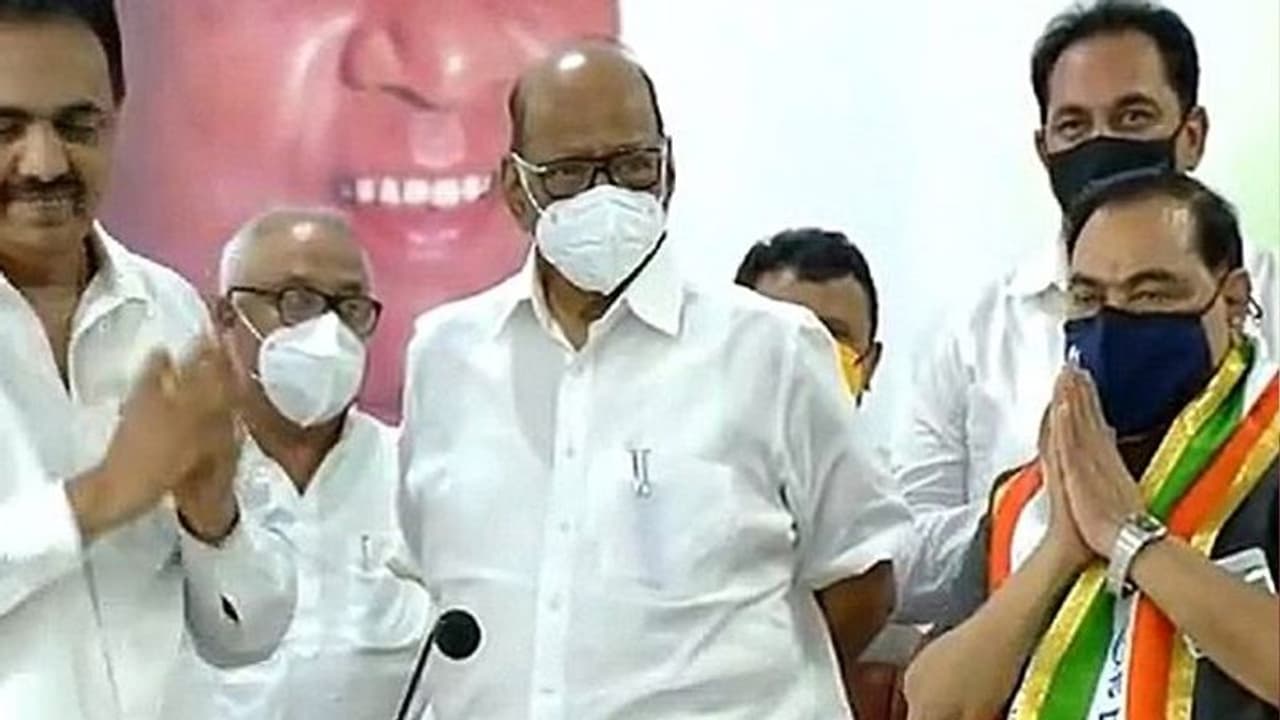 అనిల్ దేశ్‌ముఖ్‌పై ఆరోపణలు: పవార్ సీరియస్, ఢిల్లీకి రావాల్సిందిగా పిలుపు