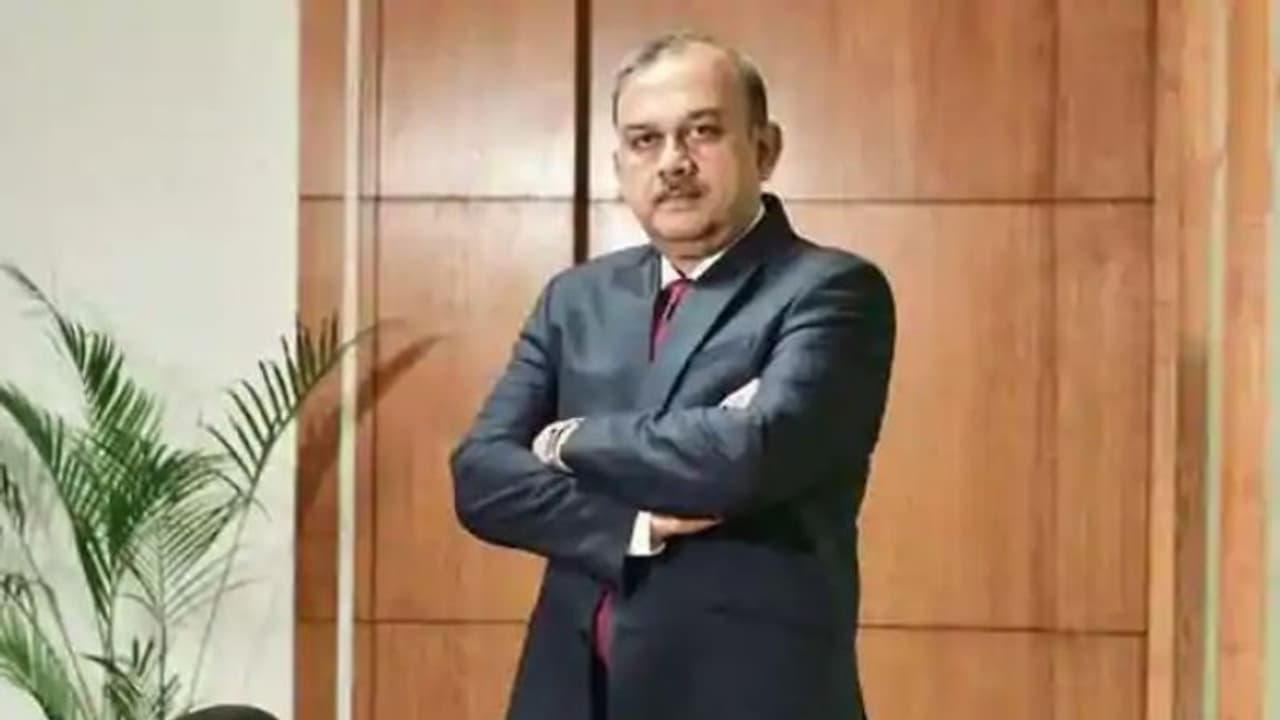 മുൻ കേന്ദ്ര ധനകാര്യ സെക്രട്ടറി അതനു ചക്രബർത്തി എച്ച്ഡിഎഫ്‌സി ബാങ്ക് ചെയർമാൻ ആയേക്കും