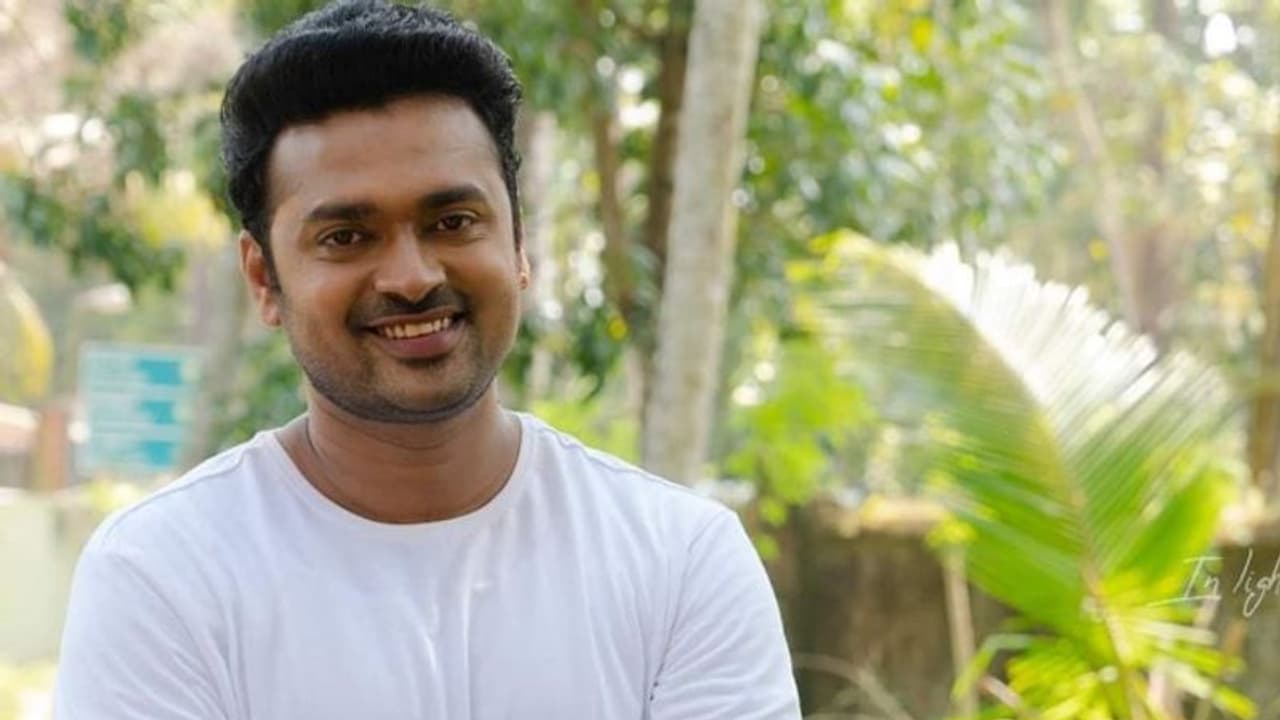 'സിനിമയും സീരിയലും തമ്മിൽ വലിയ വ്യത്യാസമൊന്നും തോന്നുന്നില്ല' നടൻ സജേഷ് പറയുന്നു