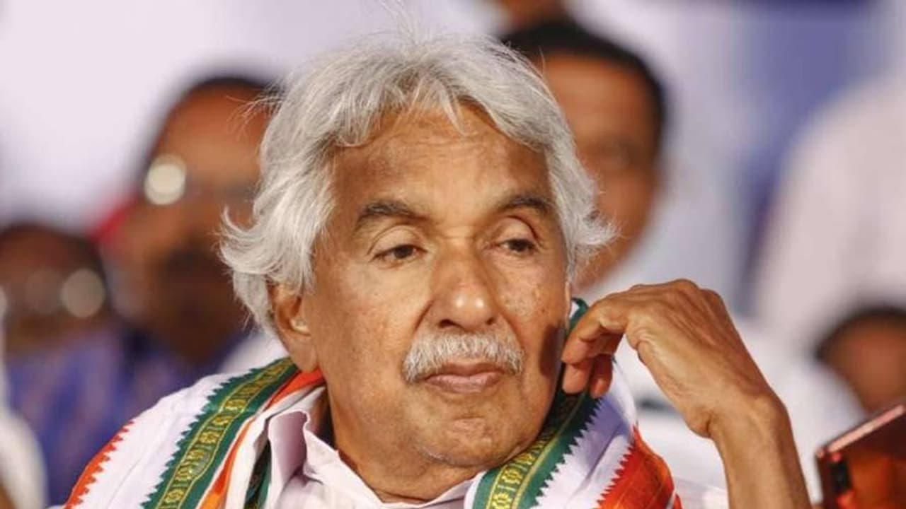 സുകുമാരന്‍ നായര്‍ക്കെതിരായ വിമര്‍ശനം പദവിക്ക് യോജിച്ചതാണോയെന്ന് മുഖ്യമന്ത്രി ചിന്തിക്കണം: ഉമ്മന്‍ ചാണ്ടി