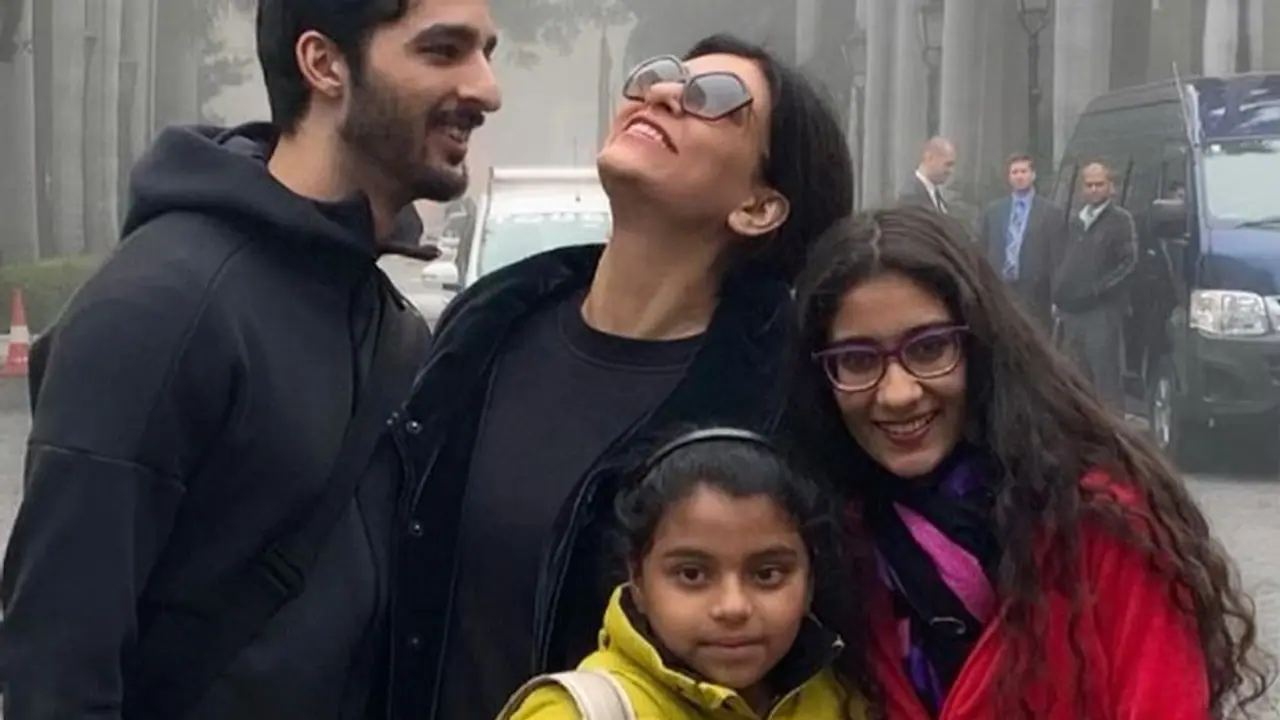 কোন্নগরে বিশ্বসুন্দরী, বোনের বিয়েতে প্রেমিক রহমানকে নিয়ে বাংলায় হাজির সুস্মিতা কোন্নগরে বিশ্বসুন্দরী, বোনের বিয়েতে প্রেমিক রহমানকে নিয়ে বাংলায় হাজির সুস্মিতা