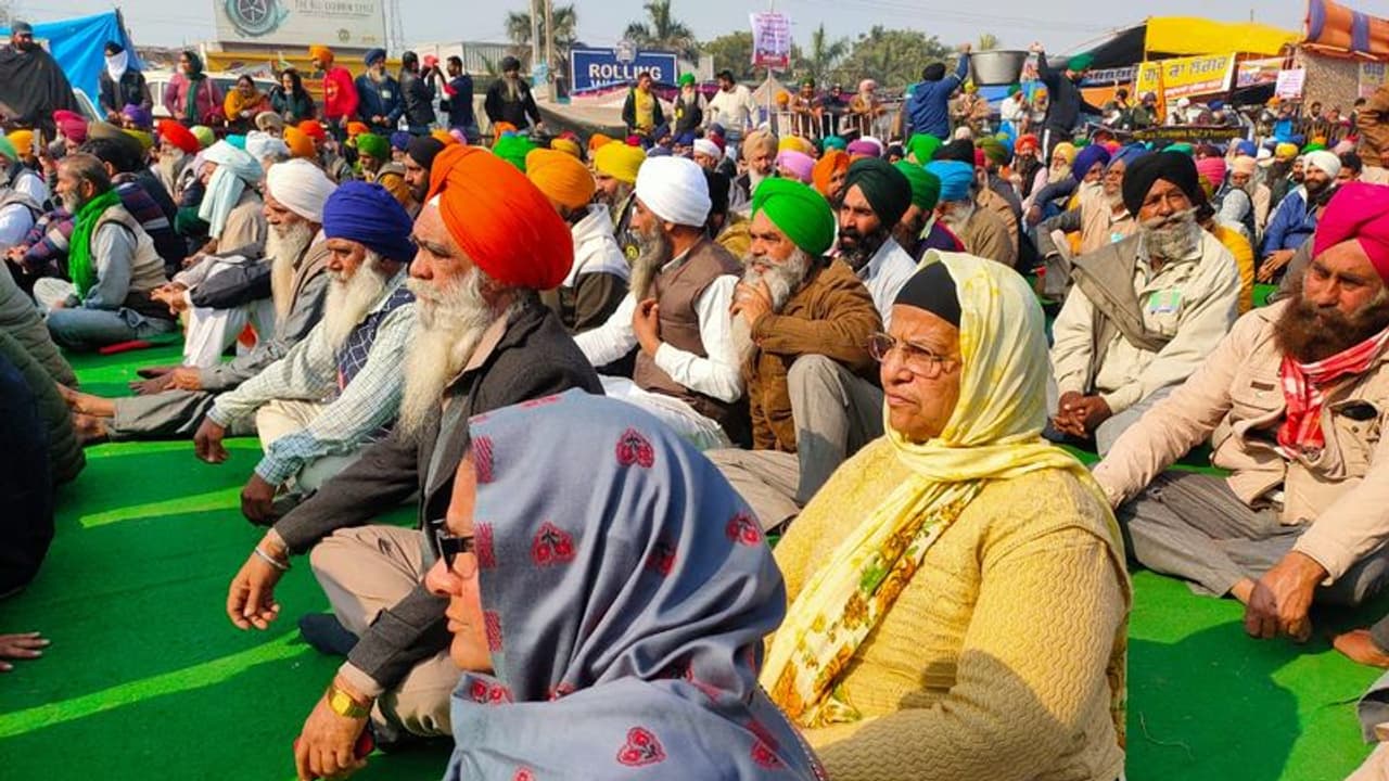 কেন্দ্র কৃষক বৈঠক, আজই সমাধান সূত্র পাওয়া যাবে বলে আশাবাদী কেন্দ্রীয় মন্ত্রী কেন্দ্র কৃষক বৈঠক, আজই সমাধান সূত্র পাওয়া যাবে বলে আশাবাদী কেন্দ্রীয় মন্ত্রী