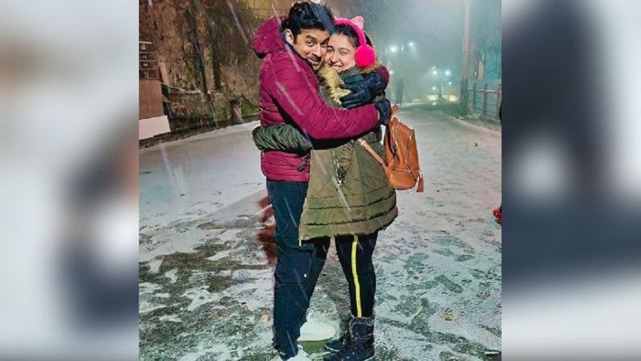 হিমাচল থেকে কলকাতা না ফিরে অন্য কোথাও অঙ্কুশ ঐন্দ্রিলা, খুশির খবর পাড়লেন অভিনেত্রী হিমাচল থেকে কলকাতা না ফিরে অন্য কোথাও অঙ্কুশ ঐন্দ্রিলা, খুশির খবর পাড়লেন অভিনেত্রী