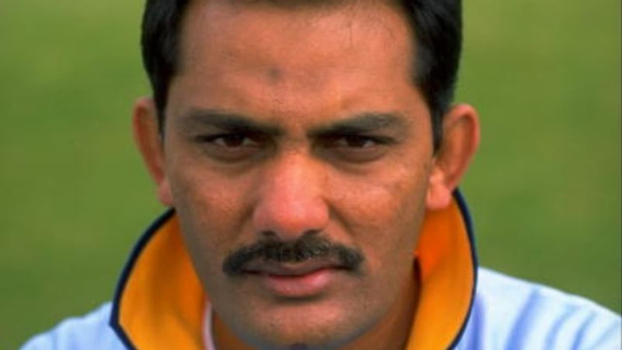 മുന് ക്രിക്കറ്റ് താരം മുഹമ്മദ് അസ്ഹറുദ്ദീന്റെ കാര് അപകടത്തില്പ്പെട്ടു മുന് ക്രിക്കറ്റ് താരം മുഹമ്മദ് അസ്ഹറുദ്ദീന്റെ കാര് അപകടത്തില്പ്പെട്ടു