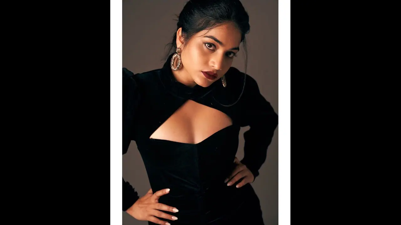 <p style="text align: justify;">నటిగా రాని గుర్తింపు పునర్నవి బిగ్ బాస్ షో ద్వారా తెచ్చుకున్నారు. బిగ్ బాస్ సీజన్ 3 విన్నర్ రాహుల్ సిప్లిగంజ్ తో పునర్నవి రొమాన్స్ అప్పట్లో హాట్ టాపిక్.</p>
<p style="text align: justify;">నటిగా రాని గుర్తింపు పునర్నవి బిగ్ బాస్ షో ద్వారా తెచ్చుకున్నారు. బిగ్ బాస్ సీజన్ 3 విన్నర్ రాహుల్ సిప్లిగంజ్ తో పునర్నవి రొమాన్స్ అప్పట్లో హాట్ టాపిక్.</p>