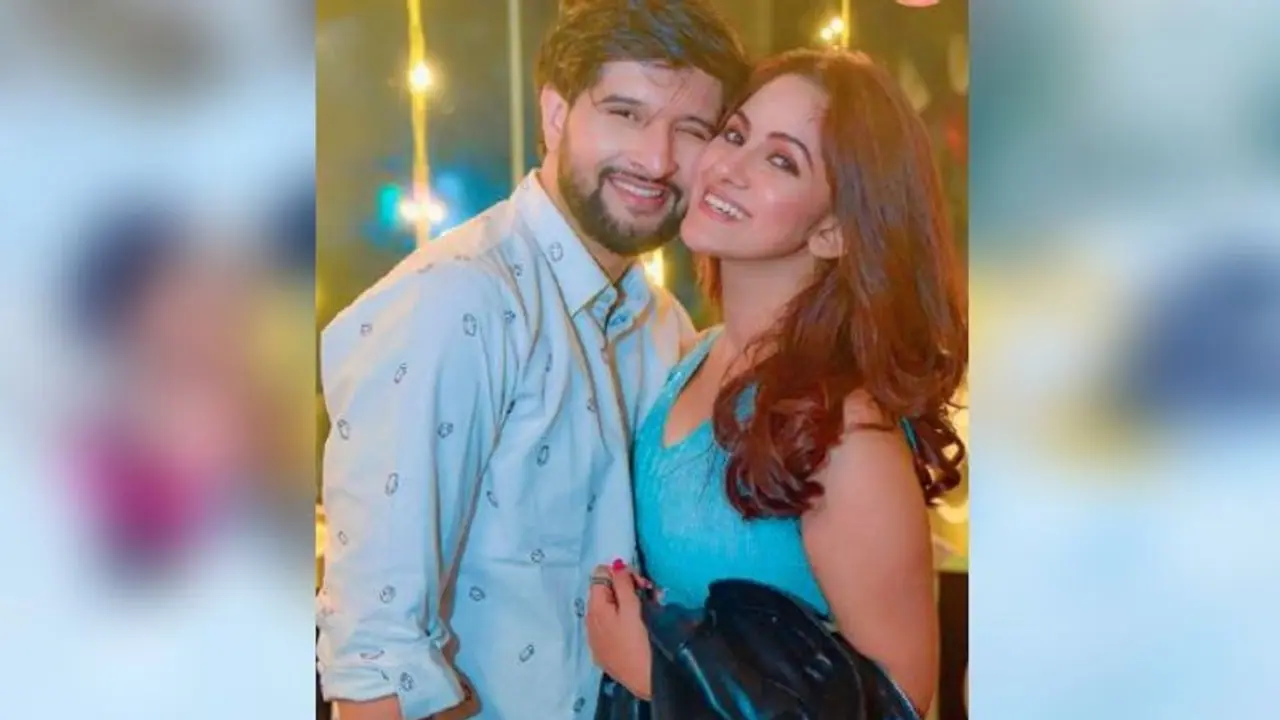আর মাত্র ৩০ দিন, বিয়ের আগেই নিজেদের 'Man and Wife' এর তকমা দিলেন নীল তৃণা আর মাত্র ৩০ দিন, বিয়ের আগেই নিজেদের 'Man and Wife' এর তকমা দিলেন নীল তৃণা