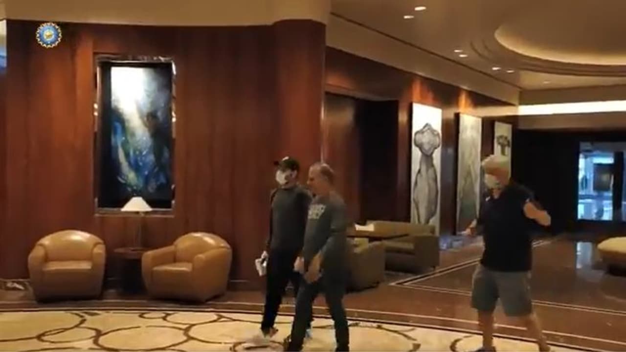 ആവേശമായി ഹിറ്റ്മാന് എത്തി, ഗംഭീര സ്വീകരണം നല്കി ഇന്ത്യന് താരങ്ങള് ആവേശമായി ഹിറ്റ്മാന് എത്തി, ഗംഭീര സ്വീകരണം നല്കി ഇന്ത്യന് താരങ്ങള്