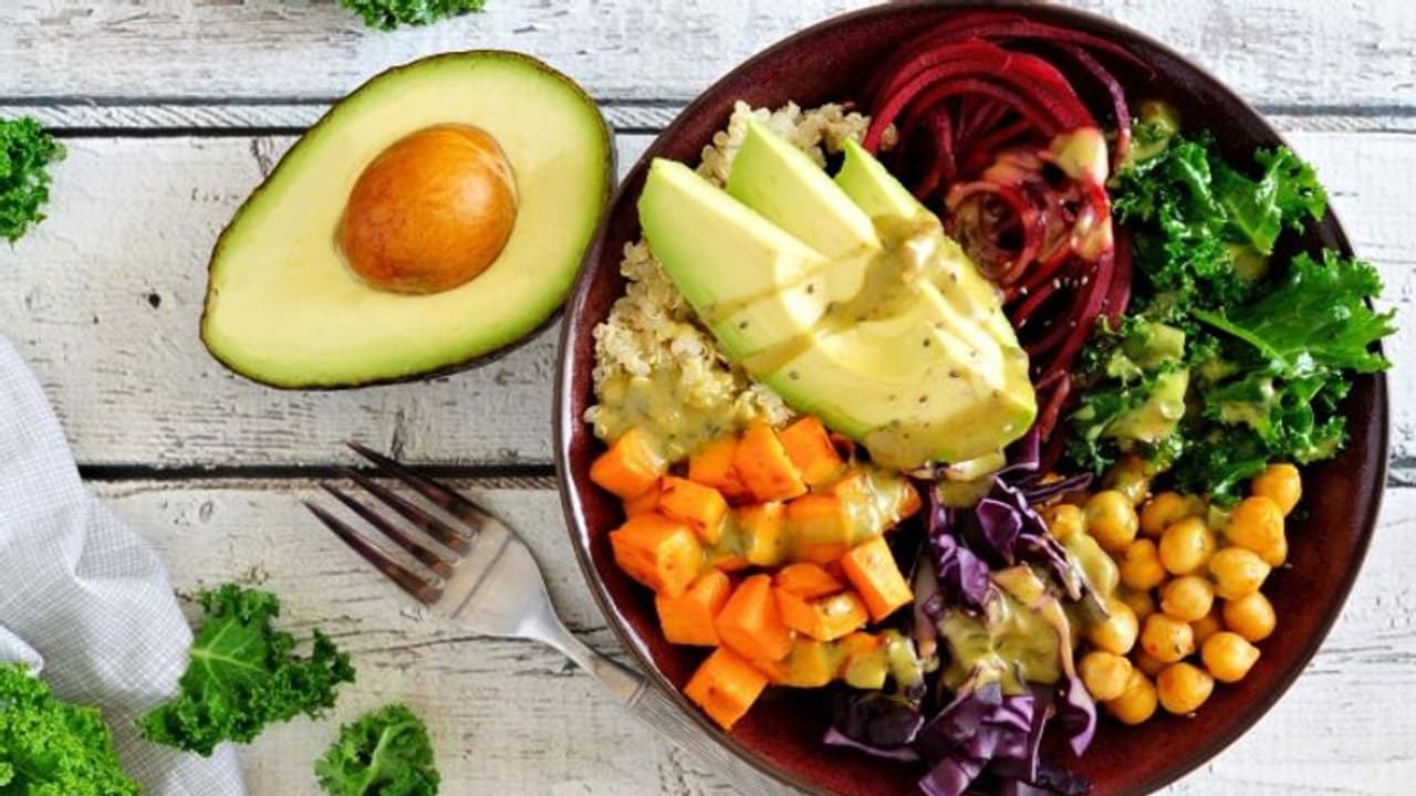 വസ്ത്രവും കഴിക്കാന്‍ തെരഞ്ഞെടുക്കുന്ന ഭക്ഷണവും തമ്മില്‍ ബന്ധം!; രസകരമായ പഠനം