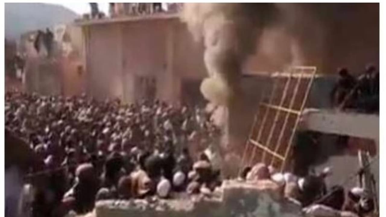 പാകിസ്ഥാനില്‍ ആള്‍ക്കൂട്ടം തകര്‍ത്ത ഹിന്ദു ക്ഷേത്രം നിര്‍മ്മിച്ച് നല്‍കുമെന്ന് സര്‍ക്കാര്‍