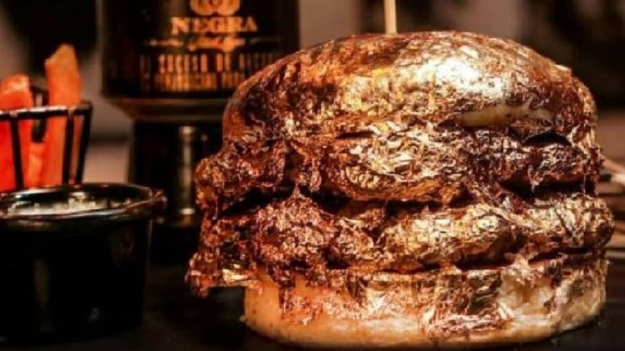 സ്വര്‍ണത്തില്‍ പൊതിഞ്ഞ ബര്‍ഗര്‍; വില കേട്ട് അമ്പരന്ന് ആളുകള്‍!