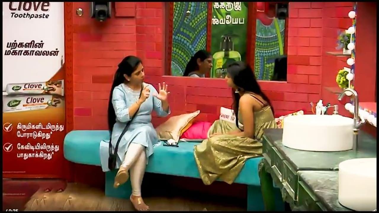 பிக்பாஸ் வீட்டுக்குள் வந்த கேப்ரில்லாவின் அம்மா மகளுக்கு கொடுத்த அட்வைஸ்..! பிக்பாஸ் வீட்டுக்குள் வந்த கேப்ரில்லாவின் அம்மா மகளுக்கு கொடுத்த அட்வைஸ்..!