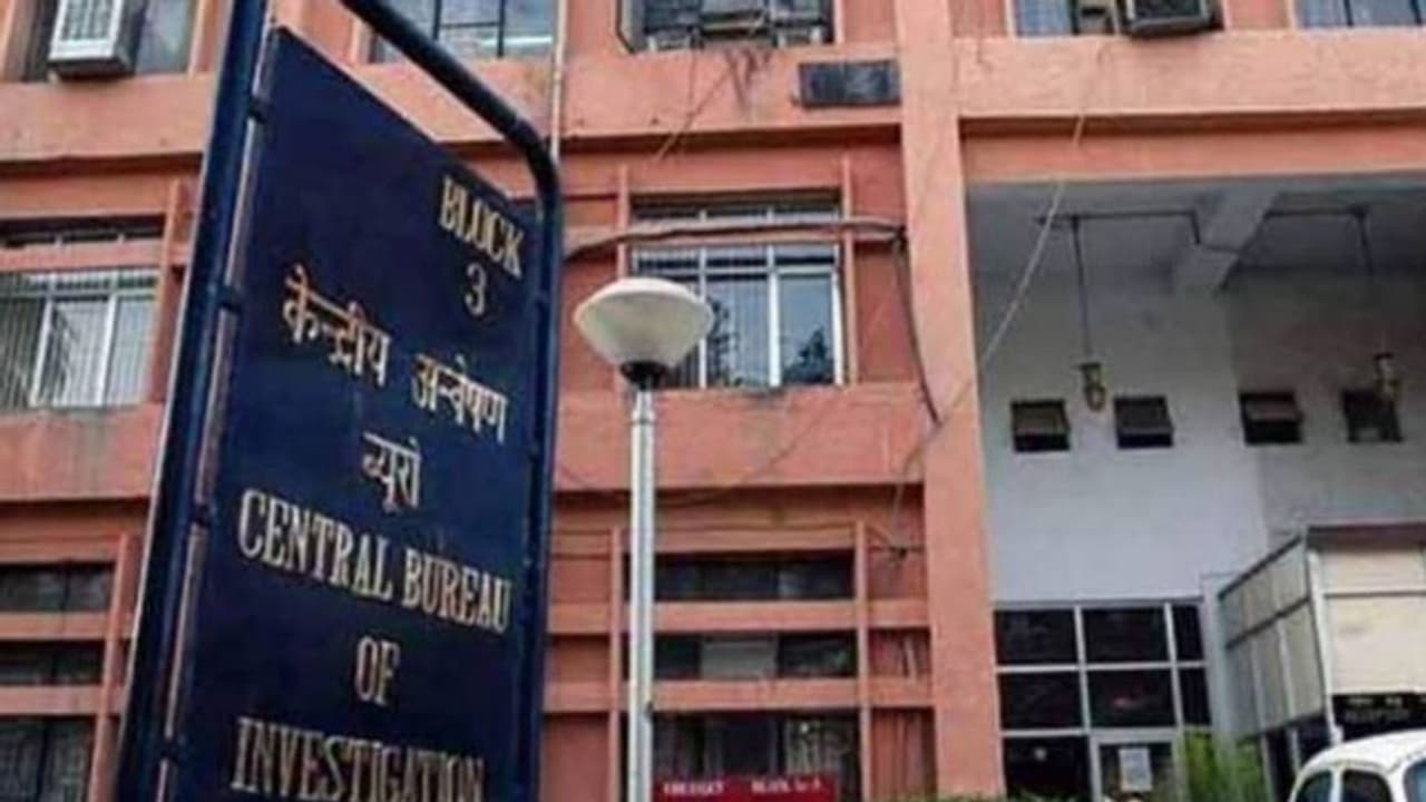 ಅಕ್ರಮ ಆಸ್ತಿ: ಸಿಬಿಐ ಡಿವೈಎಸ್ಪಿ ವಿರುದ್ಧ ಸಿಬಿಐನಿಂದಲೇ ಕೇಸು! ಅಕ್ರಮ ಆಸ್ತಿ: ಸಿಬಿಐ ಡಿವೈಎಸ್ಪಿ ವಿರುದ್ಧ ಸಿಬಿಐನಿಂದಲೇ ಕೇಸು!