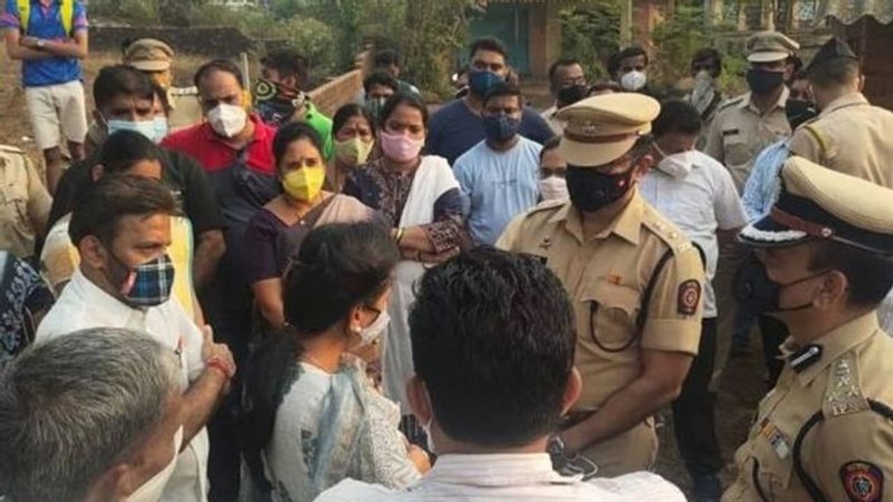 महाराष्ट्र में 3 साल की बच्ची से रेप के बाद हत्या, आरोपी पहले भी दुष्कर्म का दोषी, पैरोल पर आया था महाराष्ट्र में 3 साल की बच्ची से रेप के बाद हत्या, आरोपी पहले भी दुष्कर्म का दोषी, पैरोल पर आया था