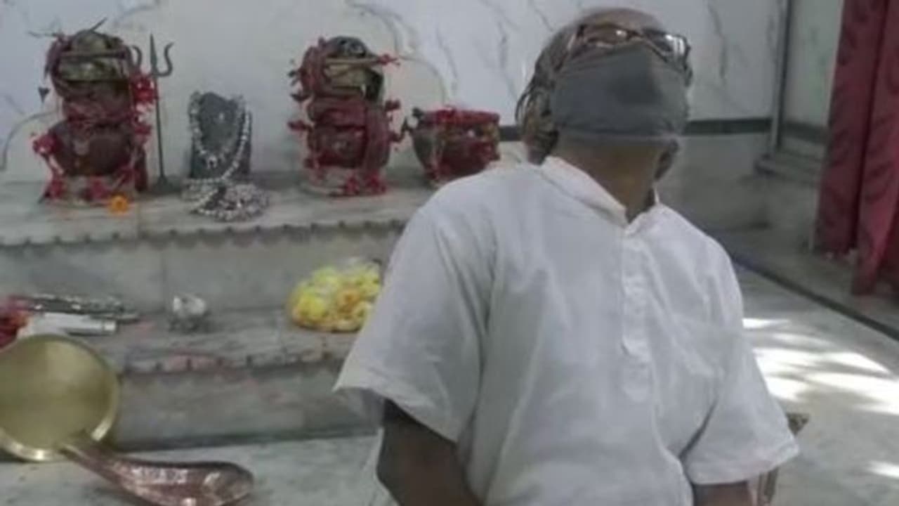 বর্ষশেষের রাতে বিগ্রহের চোখ উপড়ে নিল চোরেরা, ৪০০ বছরের মন্দিরে মায়ের গয়না চুরি ঠাকুরপুকুরে বর্ষশেষের রাতে বিগ্রহের চোখ উপড়ে নিল চোরেরা, ৪০০ বছরের মন্দিরে মায়ের গয়না চুরি ঠাকুরপুকুরে