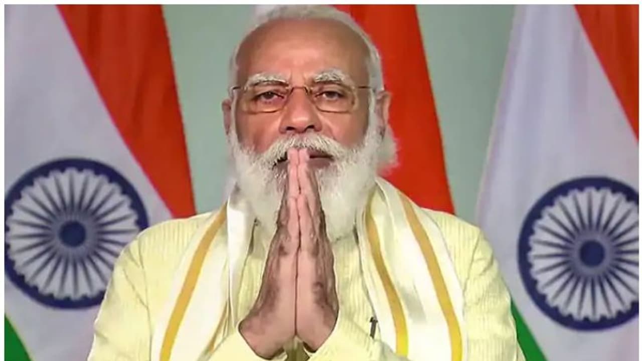 'സൂര്യനിപ്പോൾ ഉദിച്ചതല്ലേയുള്ളൂ...' പുതുവത്സരദിനത്തിൽ ശുഭപ്രതീക്ഷകൾ പകർന്നുകൊണ്ട് സ്വന്തം കവിതയുമായി മോദി