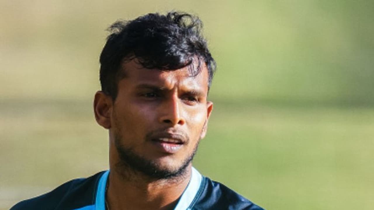 ഉമേഷ് യാദവിന് പകരക്കാരന് നടരാജന്; ആരാധകര് കാത്തിരുന്ന പ്രഖ്യാപനമെത്തി ഉമേഷ് യാദവിന് പകരക്കാരന് നടരാജന്; ആരാധകര് കാത്തിരുന്ന പ്രഖ്യാപനമെത്തി