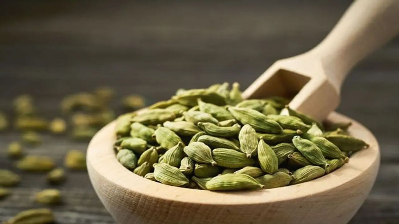 'സുഗന്ധവ്യഞ്ജനങ്ങളുടെ റാണി'; അറിയാം ഏലയ്ക്കയുടെ ആരോഗ്യ ഗുണങ്ങള്‍...