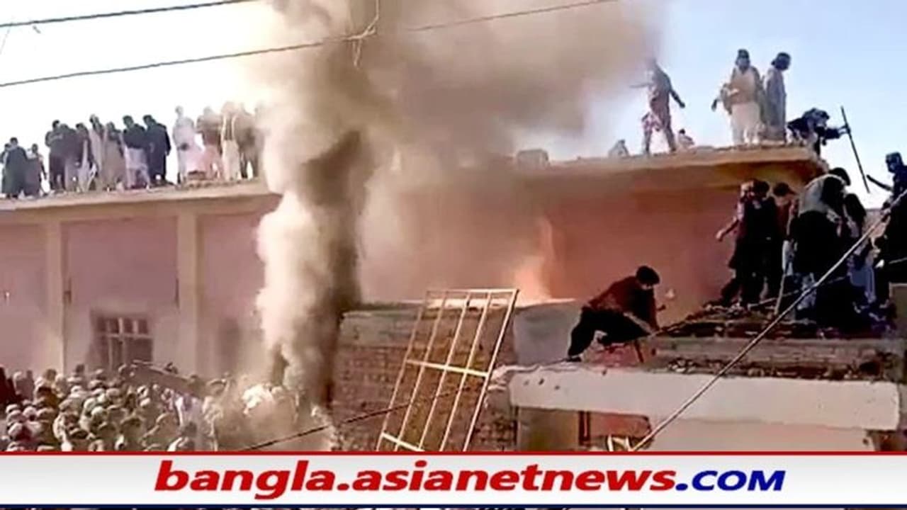 পাকিস্তানে হিন্দু মন্দিরে বর্বর হামলার ঘটনায় আটক ৩১, পুনর্গঠনের নির্দেশ দিল সরকার পাকিস্তানে হিন্দু মন্দিরে বর্বর হামলার ঘটনায় আটক ৩১, পুনর্গঠনের নির্দেশ দিল সরকার