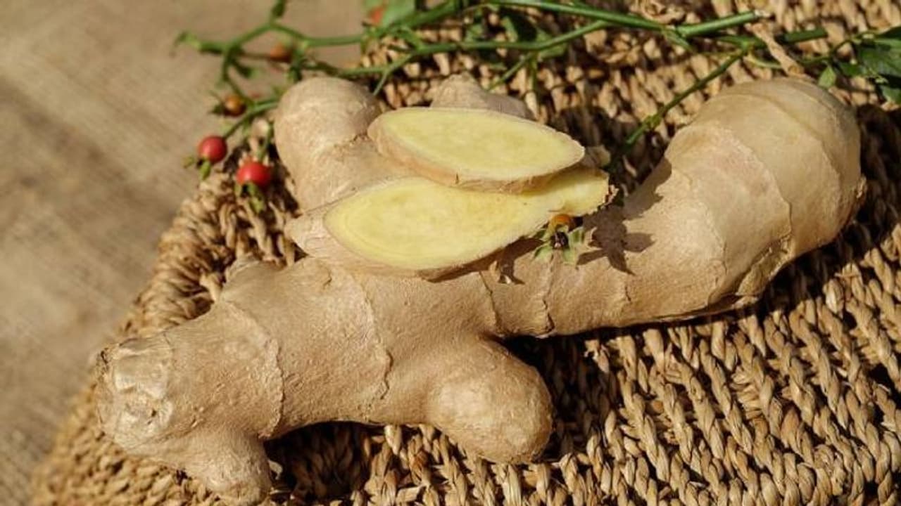 ഇഞ്ചി വീട്ടിനുള്ളില്‍ തന്നെ വളര്‍ത്തി വിളവെടുക്കാം