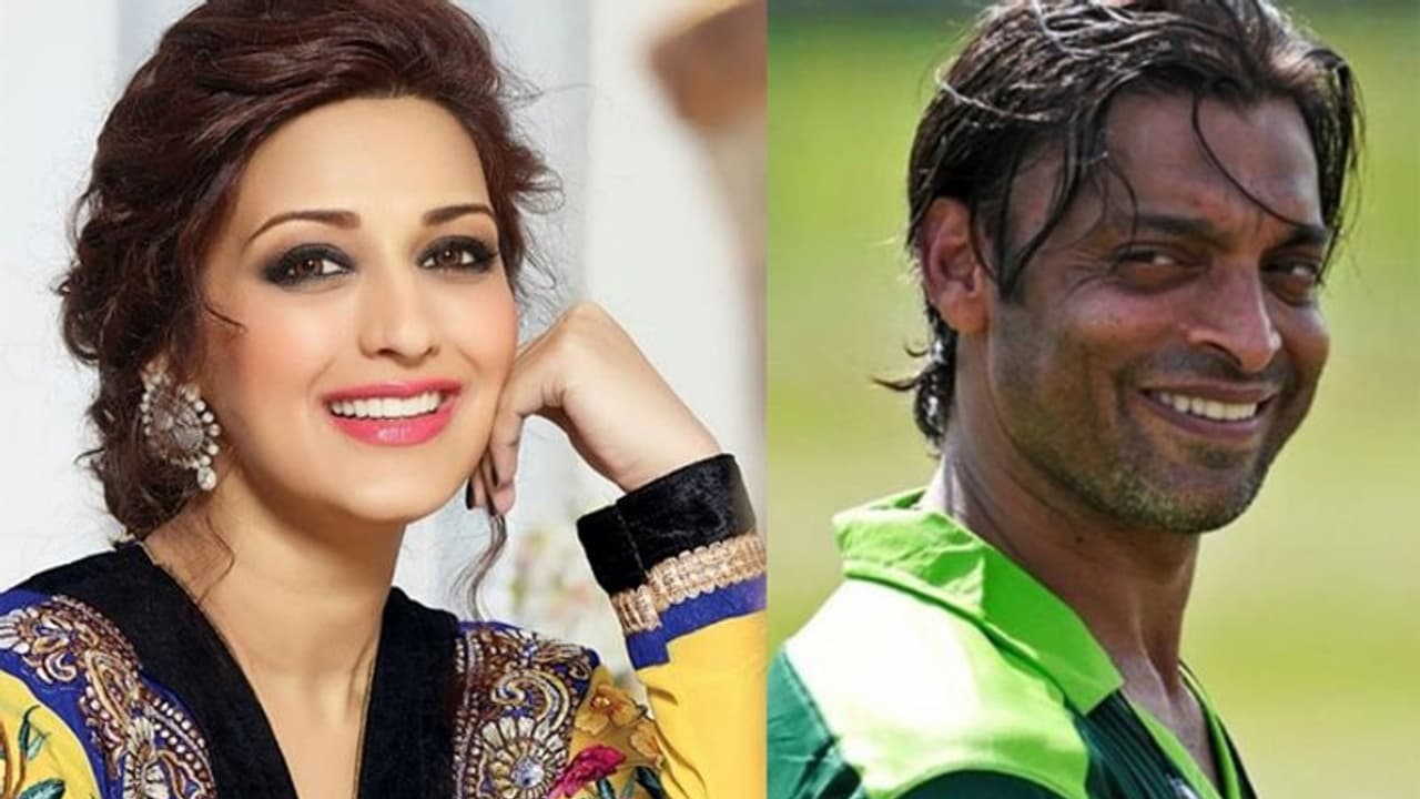 Did Pakistani cricketer Shoaib Akhtar propose Sonali Bendre? Here's what we know 