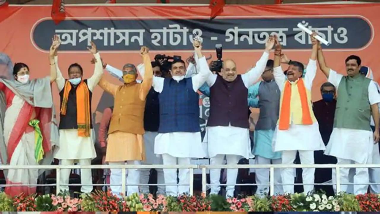 ममता को एक और झटका देगी भाजपा, सुवेंदु अधिकारी के बाद 5000 कार्यकर्ताओं के साथ ये नेता थामेगा भगवा ममता को एक और झटका देगी भाजपा, सुवेंदु अधिकारी के बाद 5000 कार्यकर्ताओं के साथ ये नेता थामेगा भगवा