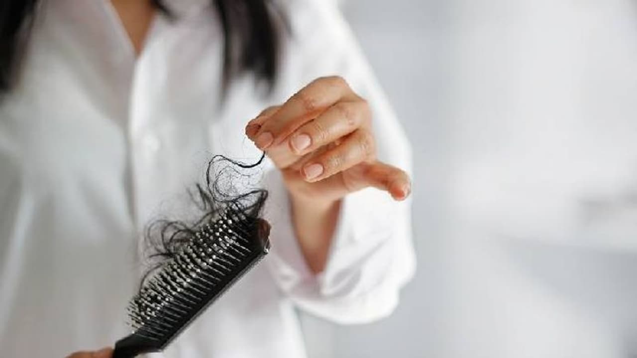 തലമുടി കൊഴിച്ചിൽ തടയാന്‍ പരീക്ഷിക്കാം ഈ നാല് ഹെയർ മാസ്കുകൾ...