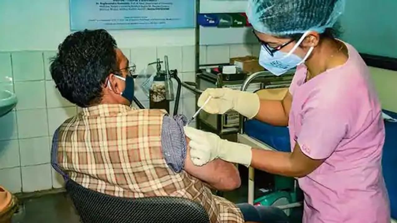 वैक्सीन मंगाने से लेकर Co WIN ऐप में डाटा एंट्री तक...आज देशभर में ऐसे किया जाएगा ड्राई रन वैक्सीन मंगाने से लेकर Co WIN ऐप में डाटा एंट्री तक...आज देशभर में ऐसे किया जाएगा ड्राई रन