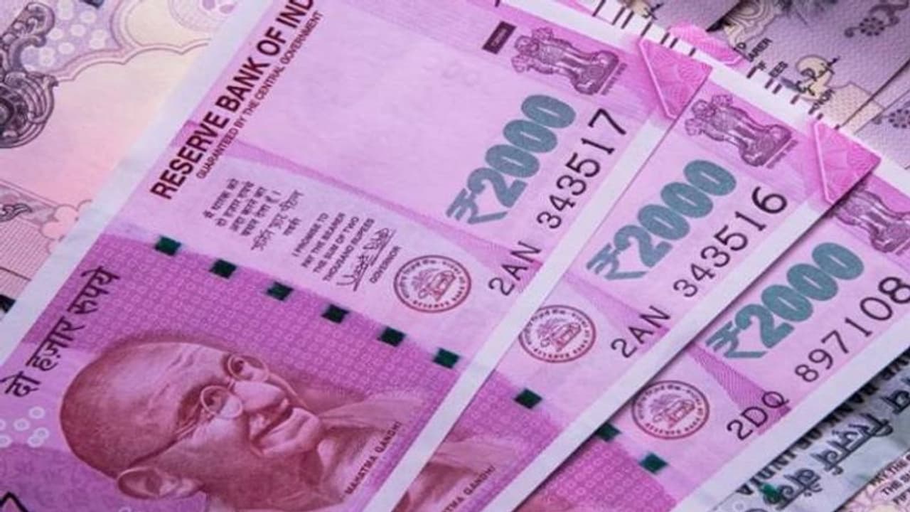 అన్నాచెల్లెళ్లుగా బ్యాంకుకు 9 లక్షల టోకరా .. తీరా ఆరాతీస్తే భార్యాభర్తలుగా తేలడంతో షాక్... అన్నాచెల్లెళ్లుగా బ్యాంకుకు 9 లక్షల టోకరా .. తీరా ఆరాతీస్తే భార్యాభర్తలుగా తేలడంతో షాక్...