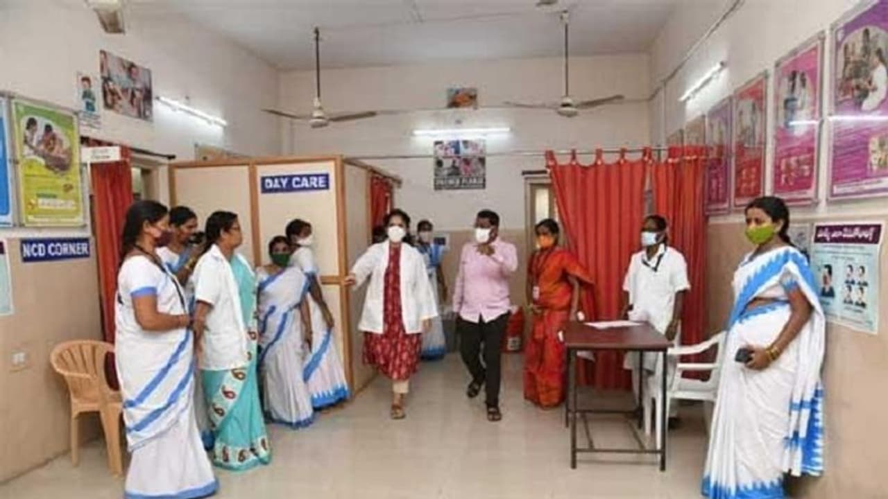 രാജ്യത്തെ നാലിലൊന്ന് കൊവിഡ് രോഗിയും കേരളത്തിൽ: സാന്ദ്രതാ പഠനത്തിനൊരുങ്ങി ആരോഗ്യവകുപ്പ് രാജ്യത്തെ നാലിലൊന്ന് കൊവിഡ് രോഗിയും കേരളത്തിൽ: സാന്ദ്രതാ പഠനത്തിനൊരുങ്ങി ആരോഗ്യവകുപ്പ്