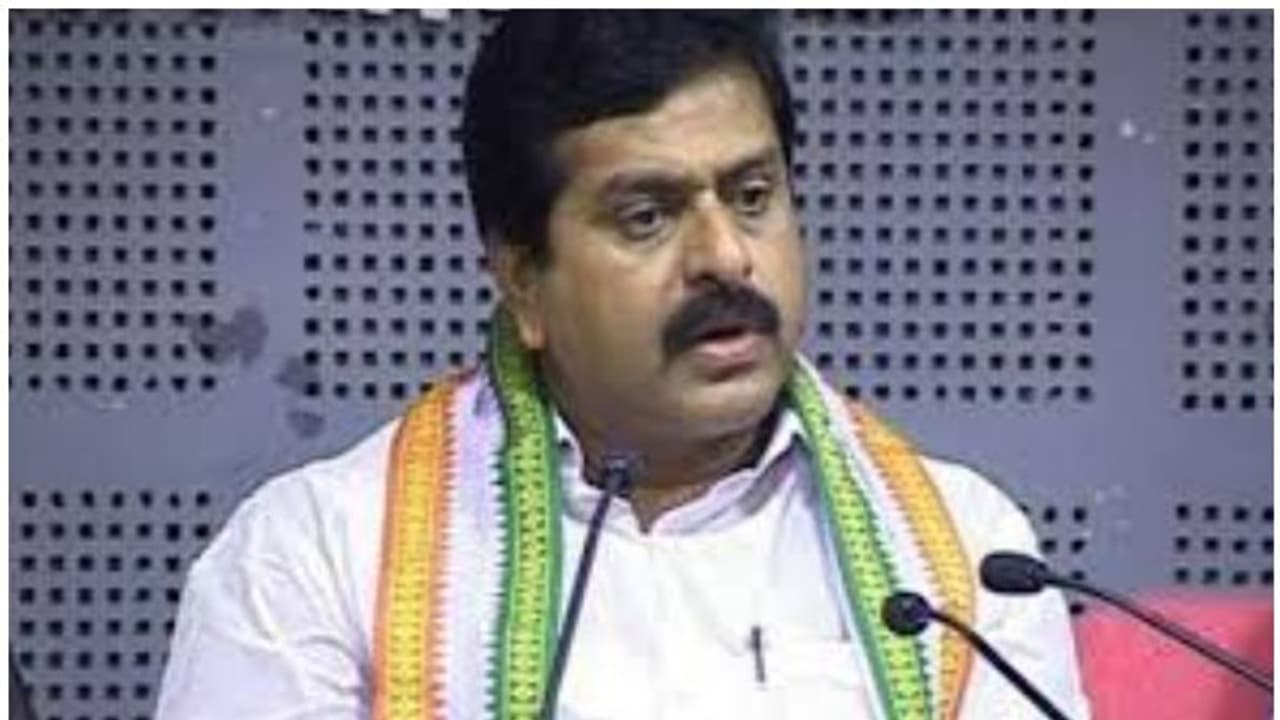 ചലച്ചിത്രമേള തിരുവനന്തപുരത്ത് നിന്ന് മാറ്റാനുള്ള തീരുമാനം പിൻവലിക്കണം; വി എസ് ശിവകുമാർ ചലച്ചിത്രമേള തിരുവനന്തപുരത്ത് നിന്ന് മാറ്റാനുള്ള തീരുമാനം പിൻവലിക്കണം; വി എസ് ശിവകുമാർ